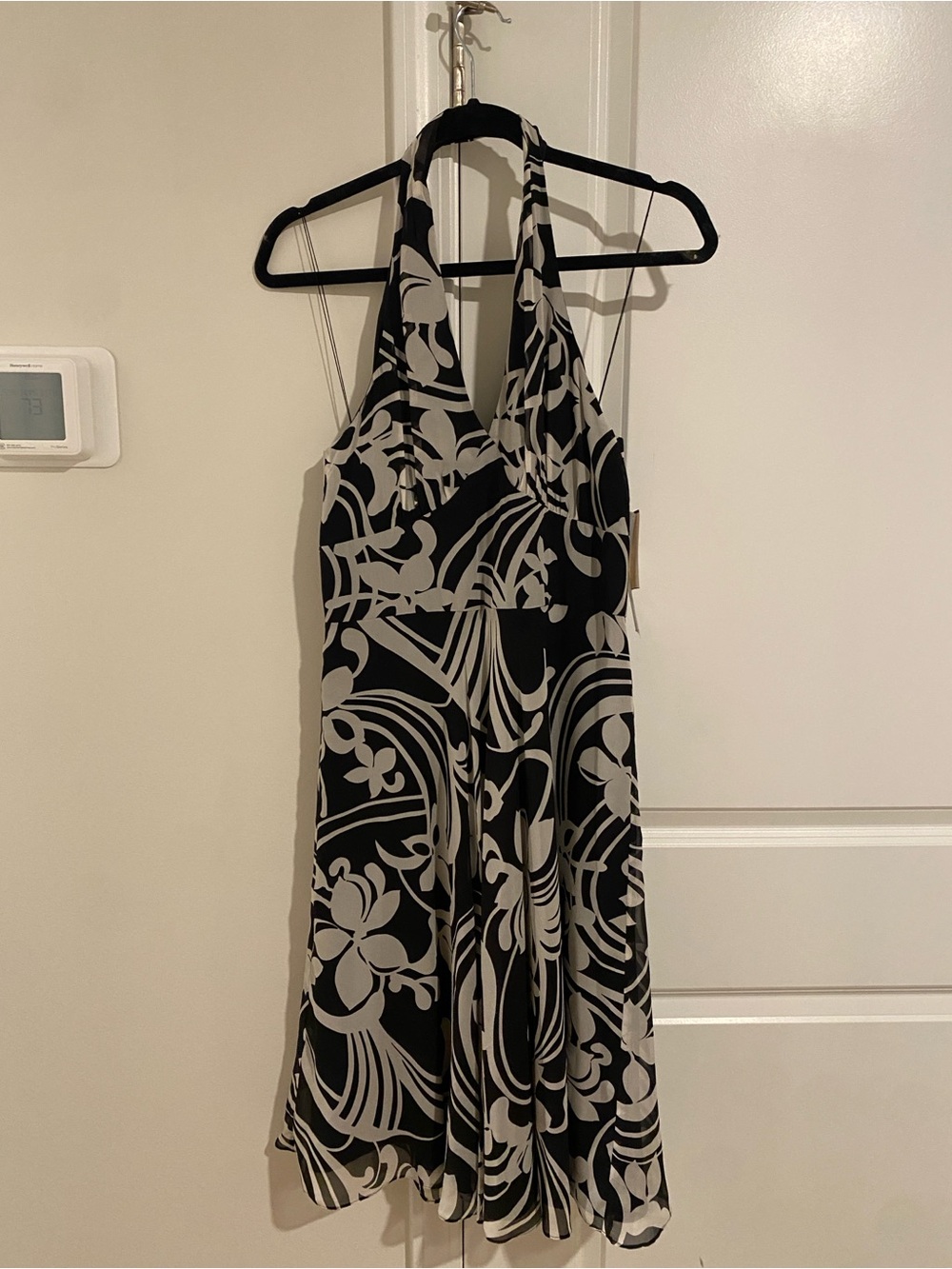 Maggy London Black and Cream halter Floral Midi Dress 100% silk